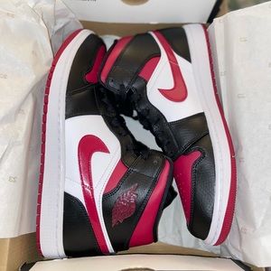 Air Jordan 1 Mid